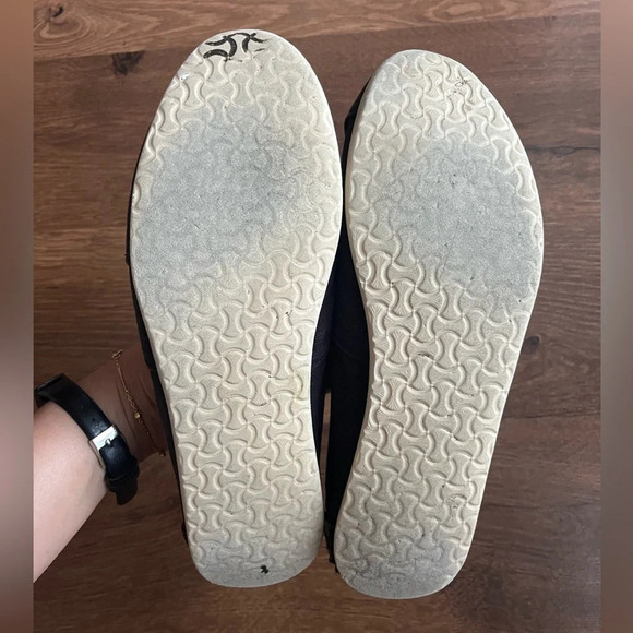 FREE Toms Black Shoes - Picture 2 of 9